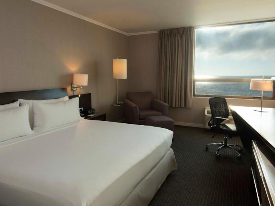 King Room with Ocean View - Non-Smoking