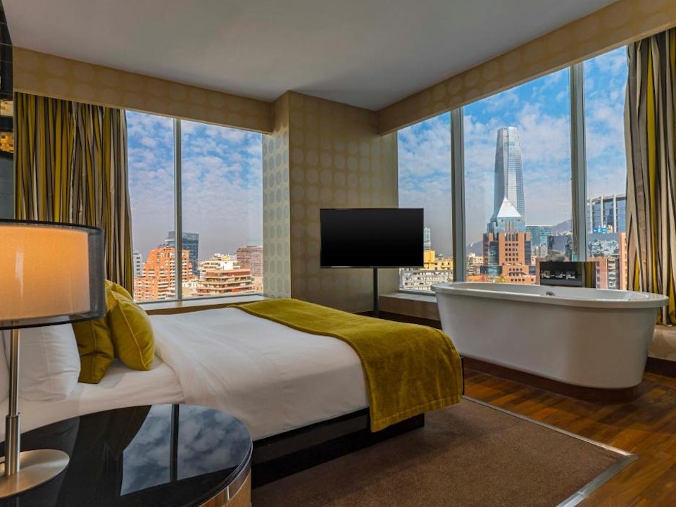 Wow, Suite, 1 King, City view