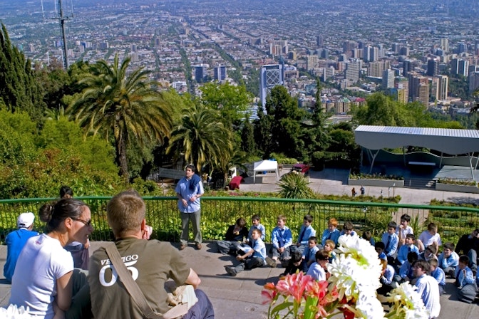 Santiago, Montanhas e Vinhedos