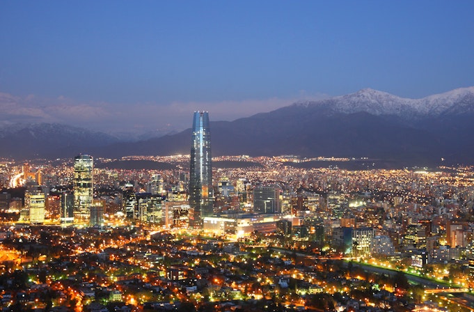 Santiago, Montanhas e Vinhedos