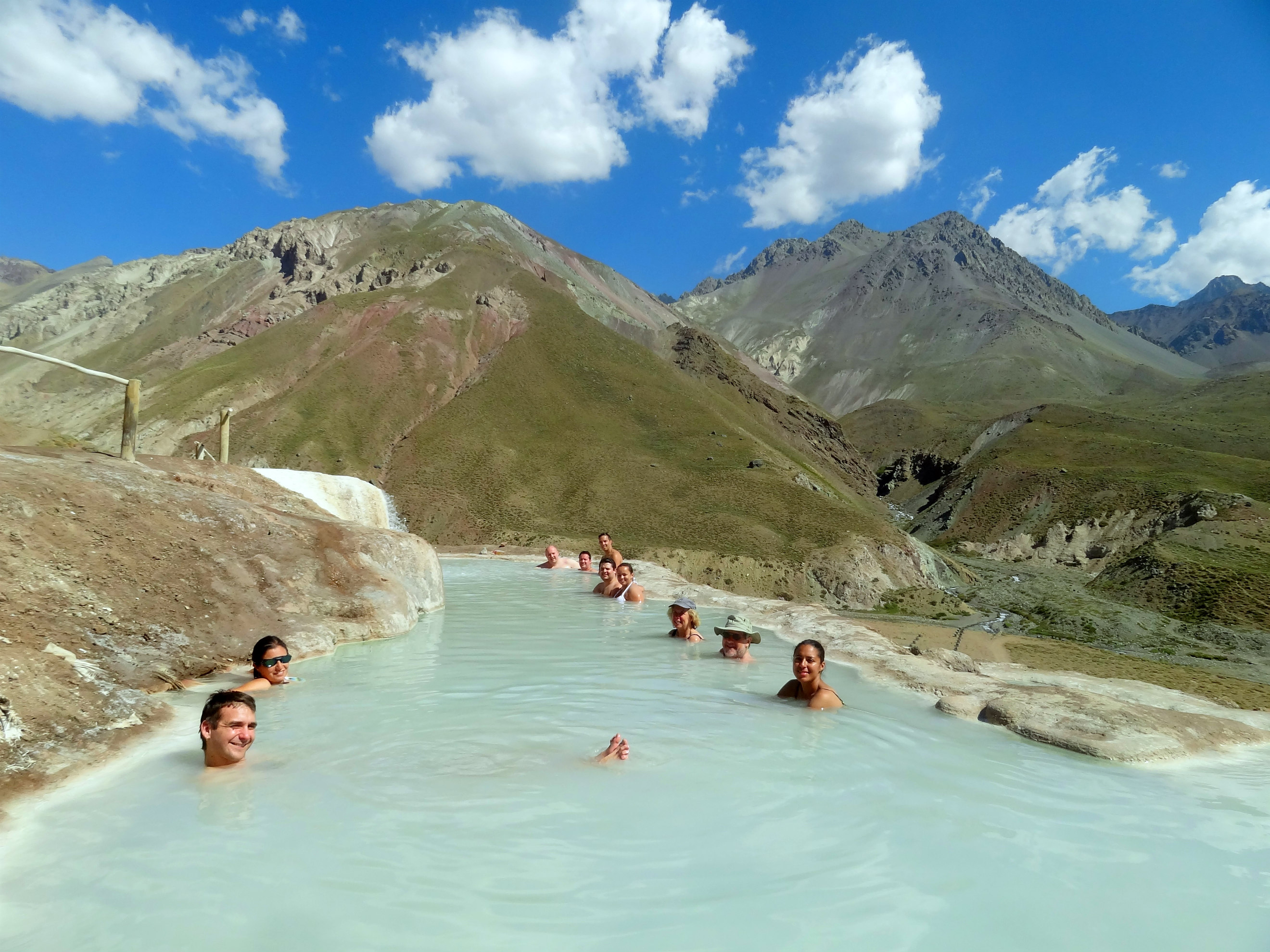 Aguas Termales Baños Colina - Volcán y Termas