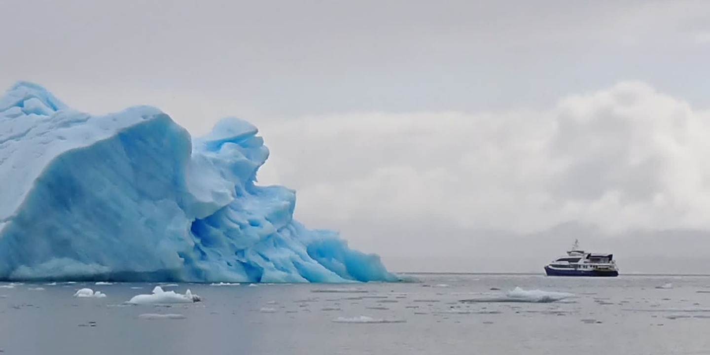 Tour San Rafael Glacier, Hotsprings and Park Aikén del Sur